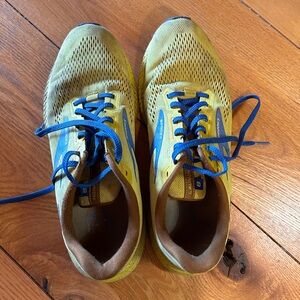Brooks mens running shoe size 10